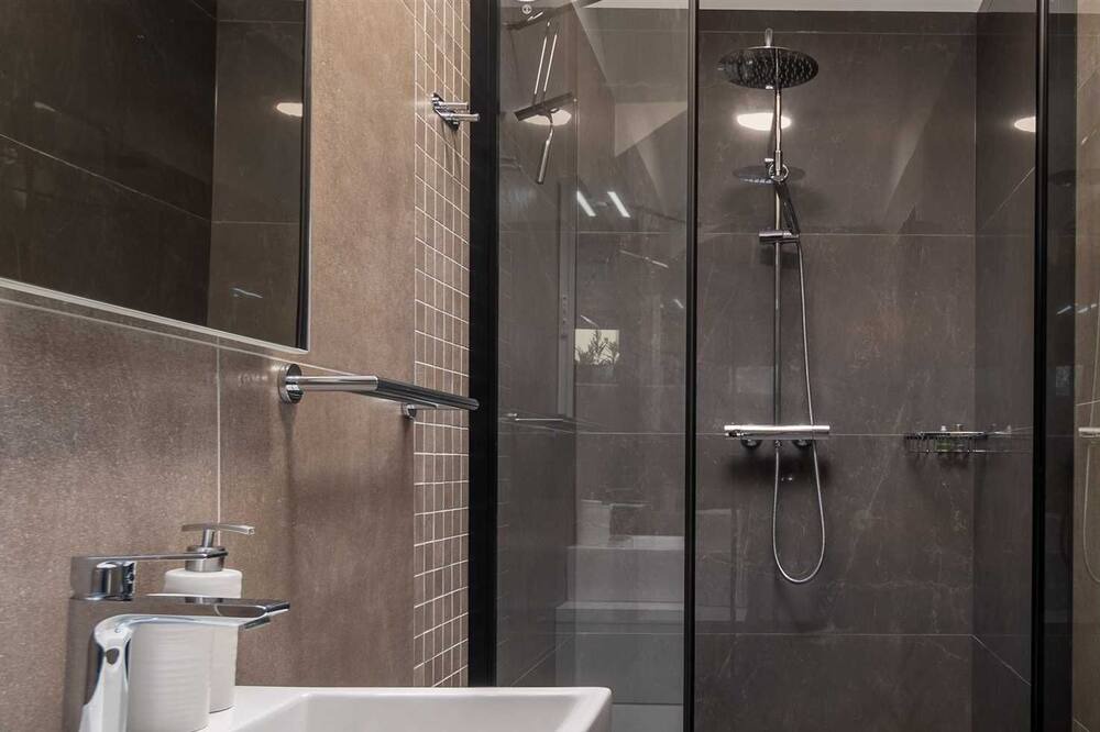 Photo of Bathroom in Porat