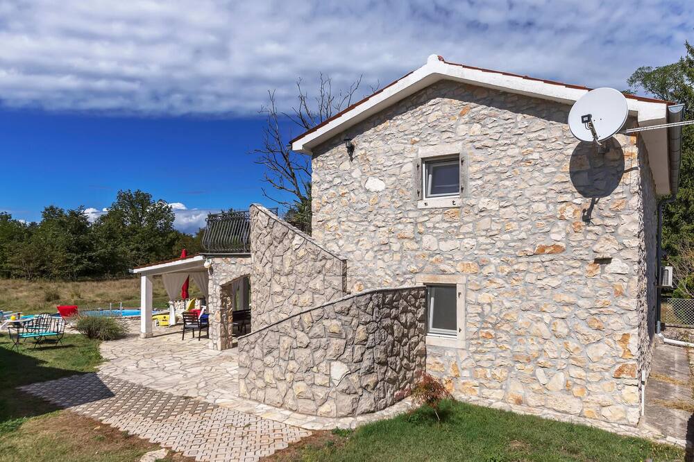 Photo of Outdoor in Santalezi