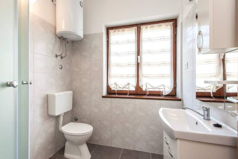Photo of Bathroom in Srinjine