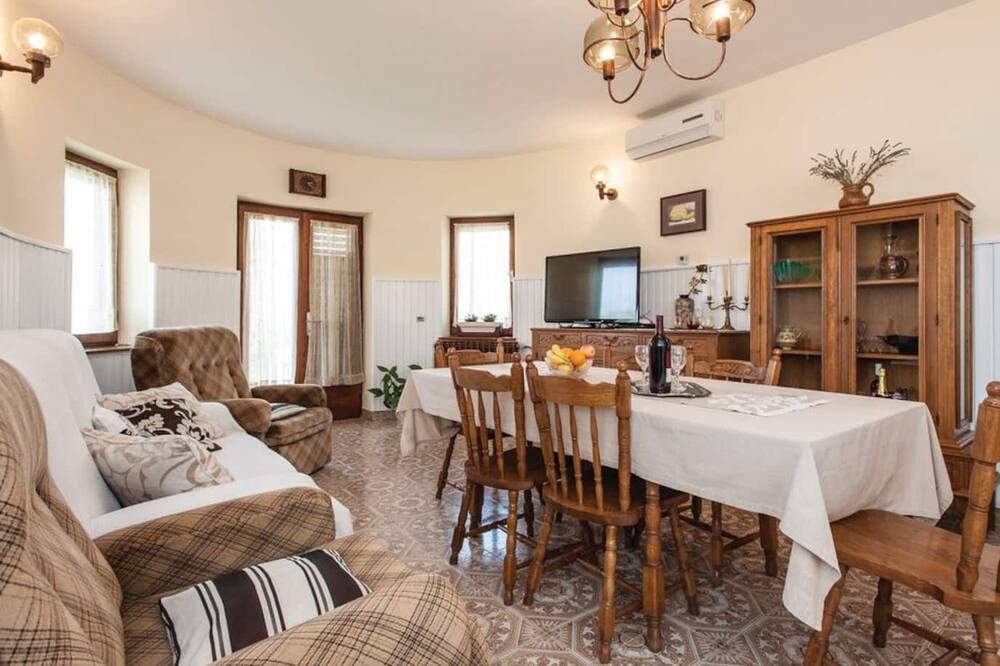 Photo of Livingroom in Srinjine