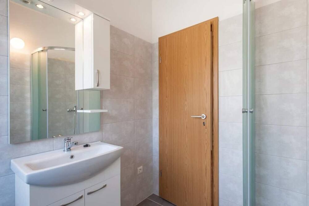 Photo of Bathroom in Srinjine