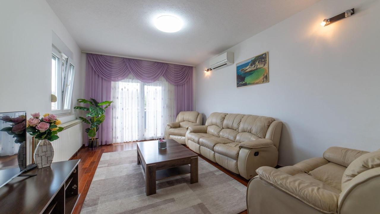 Photo of Livingroom in Trolokve