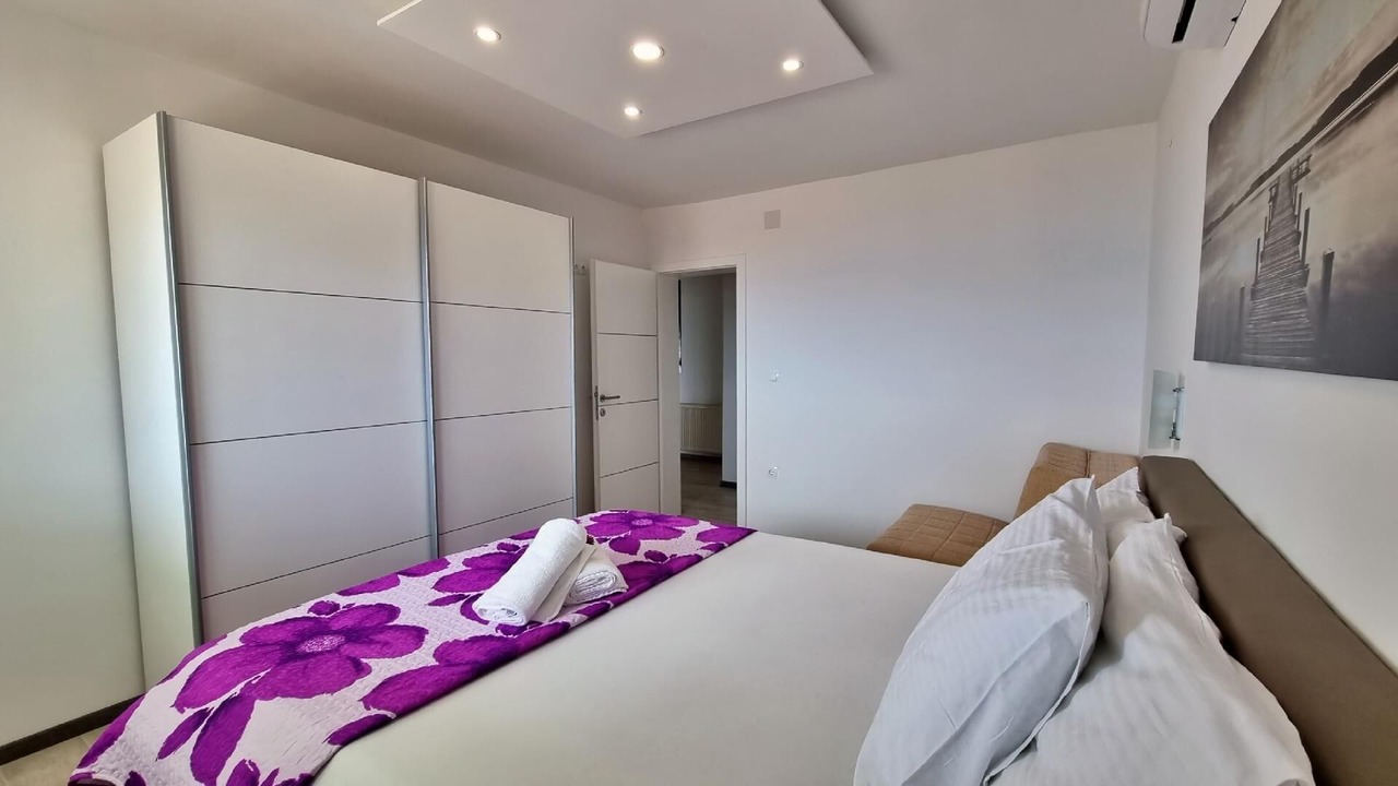 Photo of Bedroom in Duce