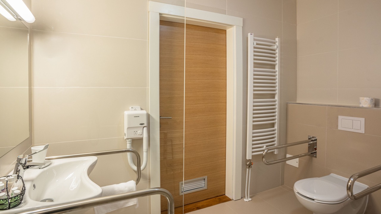 Photo of Bathroom in Catrnja