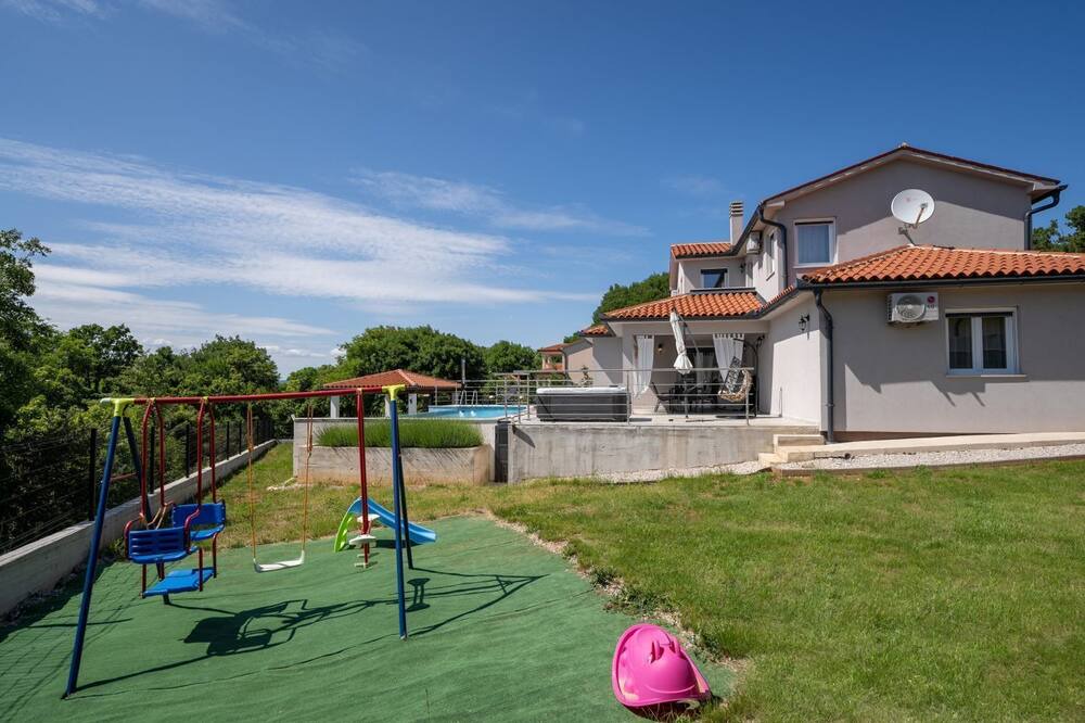 Photo of Outdoor in Brgod