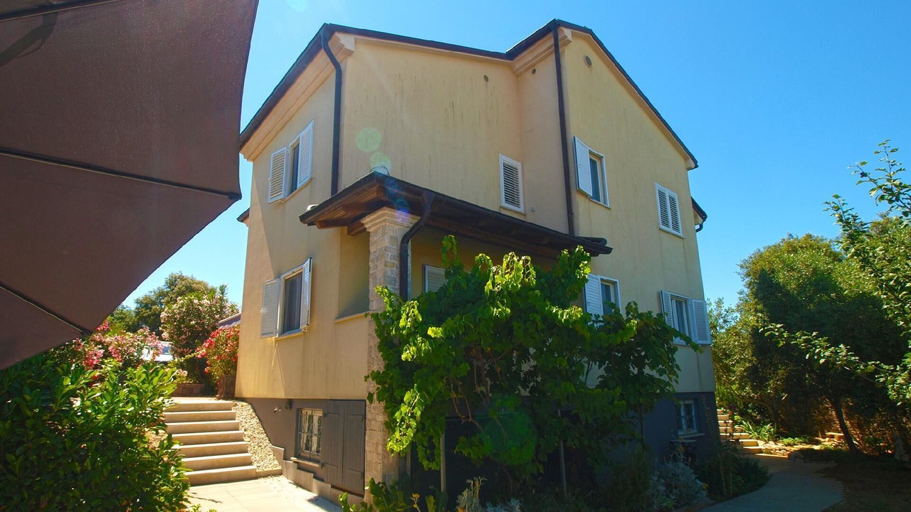 Photo of Outdoor in Vinkuran