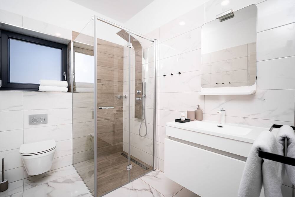 Photo of Bathroom in Topid