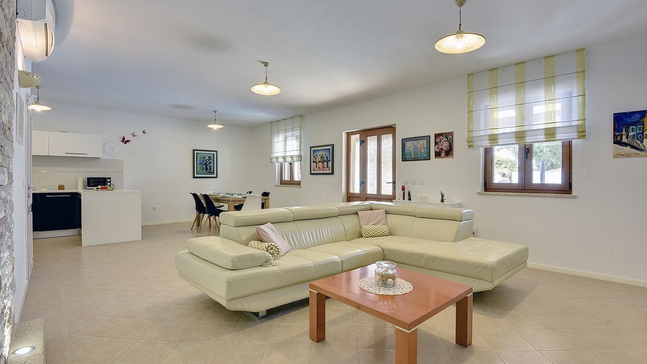 Photo of Livingroom in Petehi