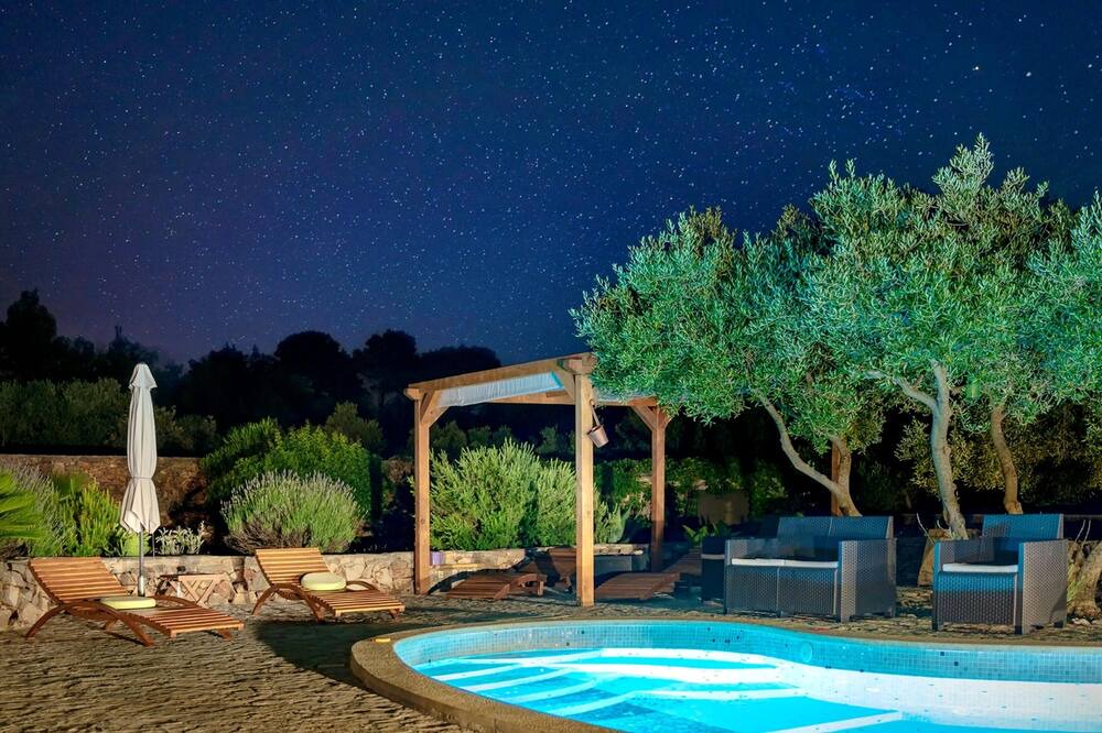 Photo of Outdoor in Cove Basina (Jelsa)
