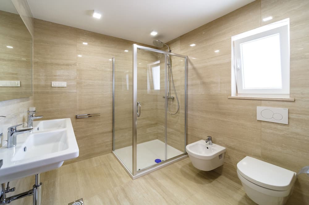 Photo of Bathroom in Porat