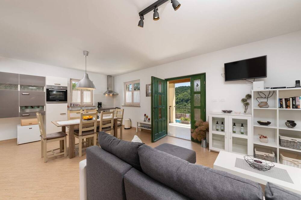 Photo of Livingroom in Pican