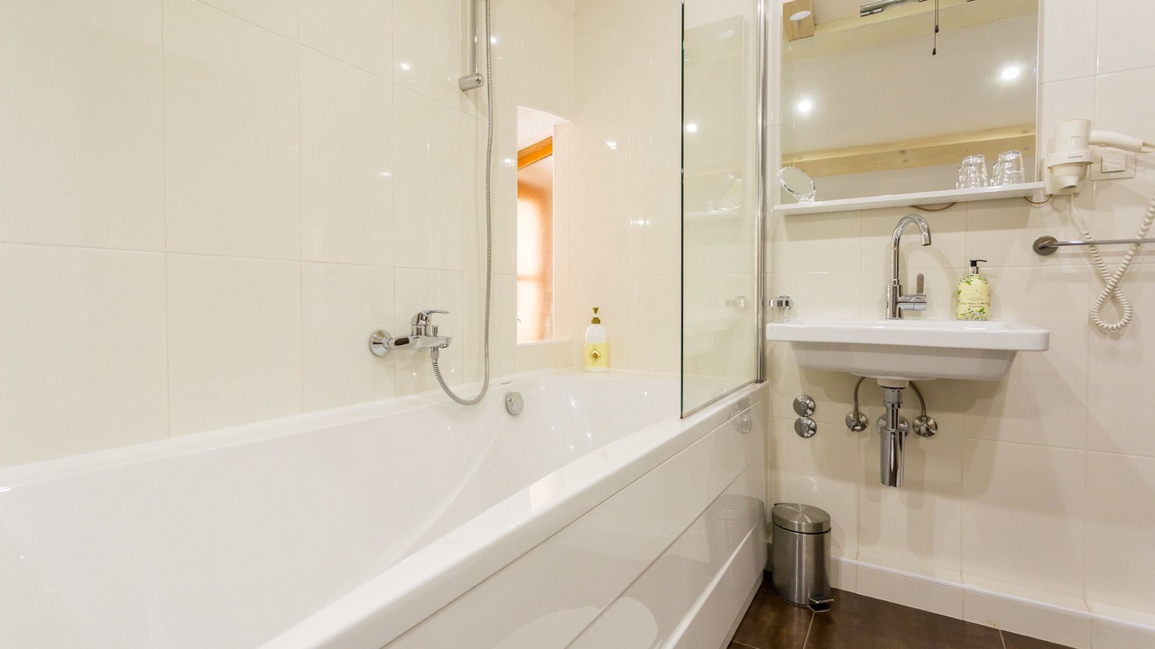 Photo of Bathroom in Pile