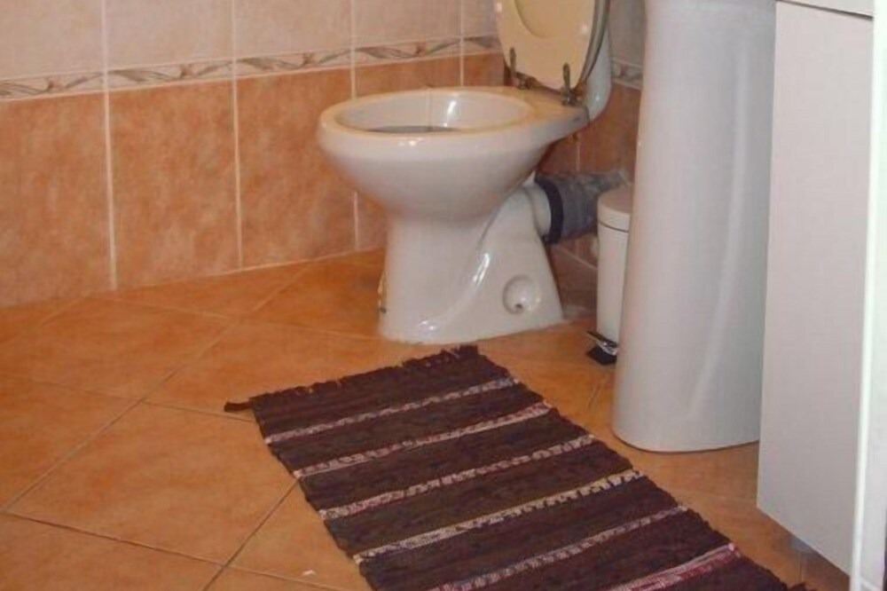 Photo of Bathroom in Porat