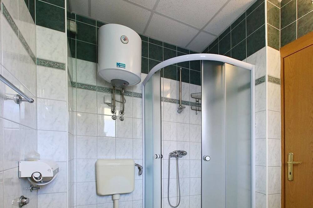 Photo of Bathroom in Tkon