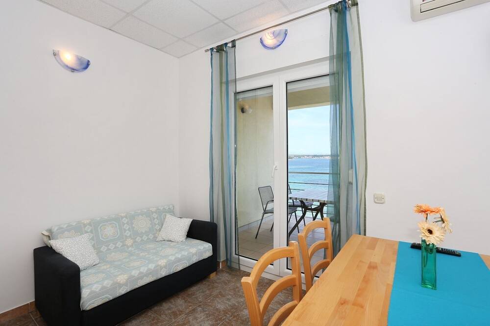 Photo of Livingroom in Tkon
