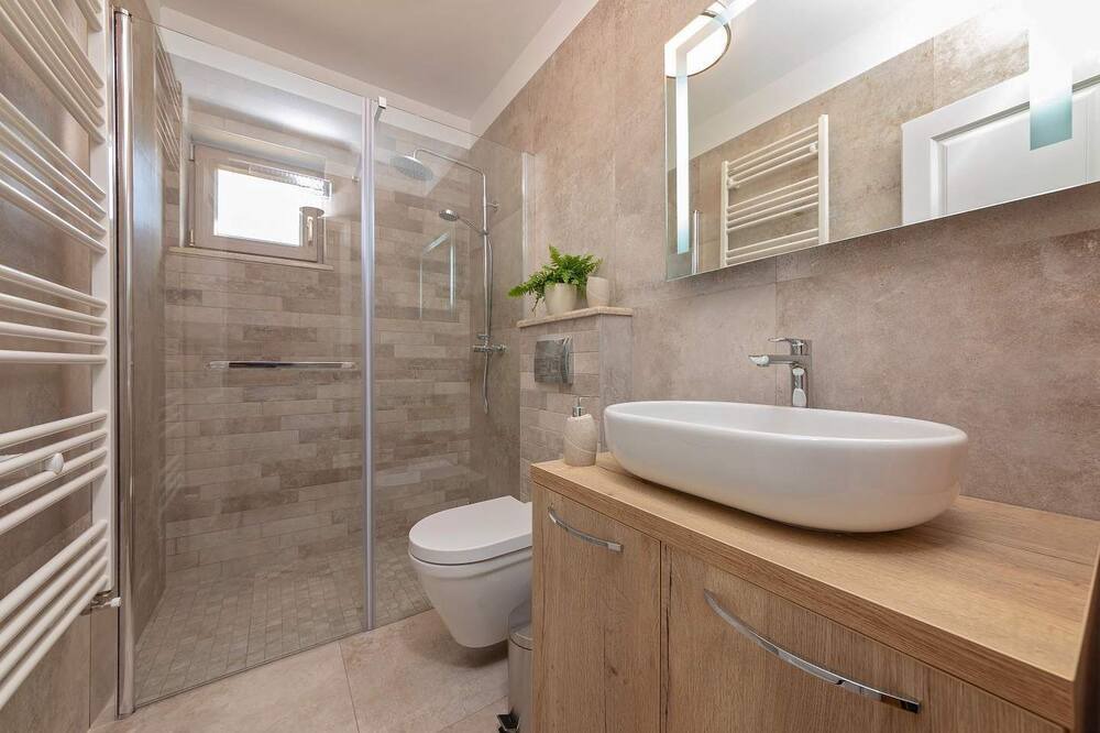 Photo of Bathroom in Topid