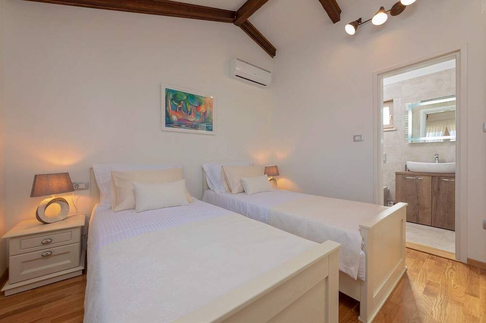 Photo of Bedroom in Topid