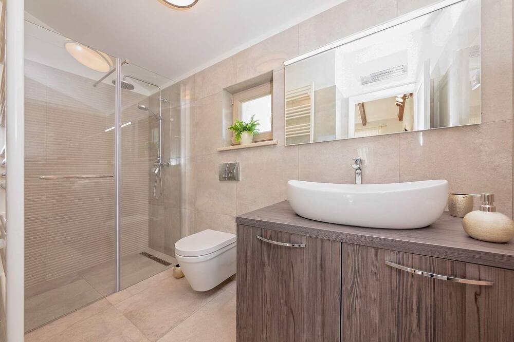 Photo of Bathroom in Topid