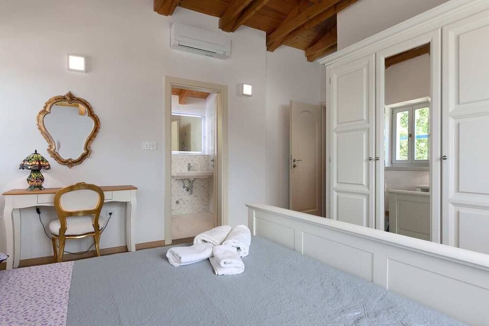 Photo of Bedroom in Funtana