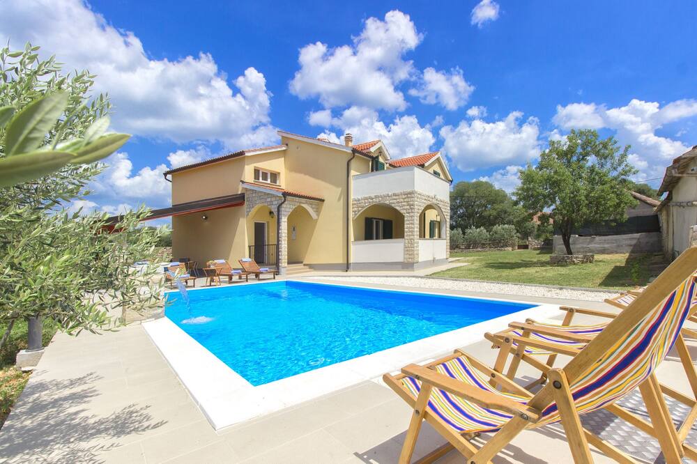 Photo of Outdoor in Bristane