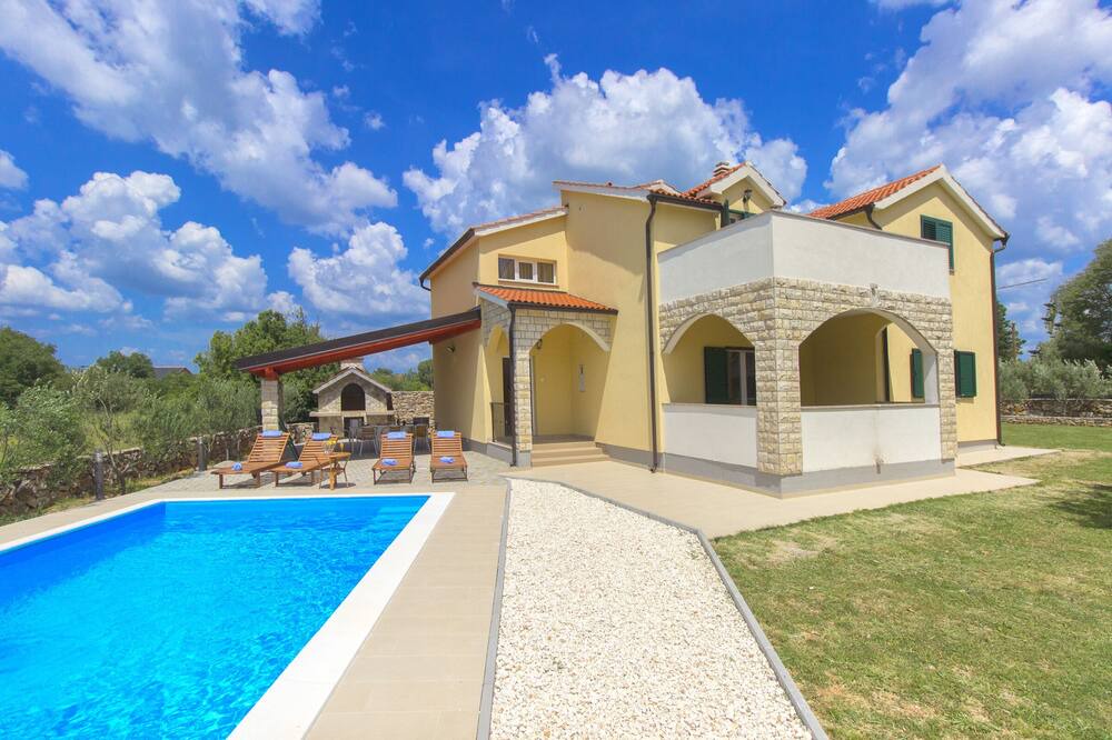 Photo of Outdoor in Bristane