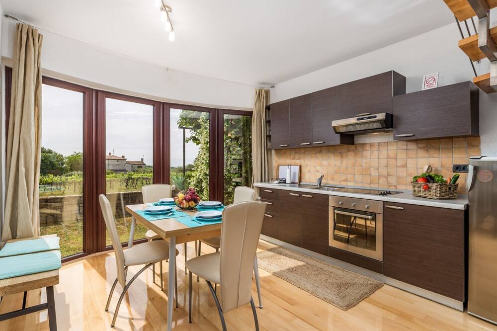 Photo of Kitchen in Tar