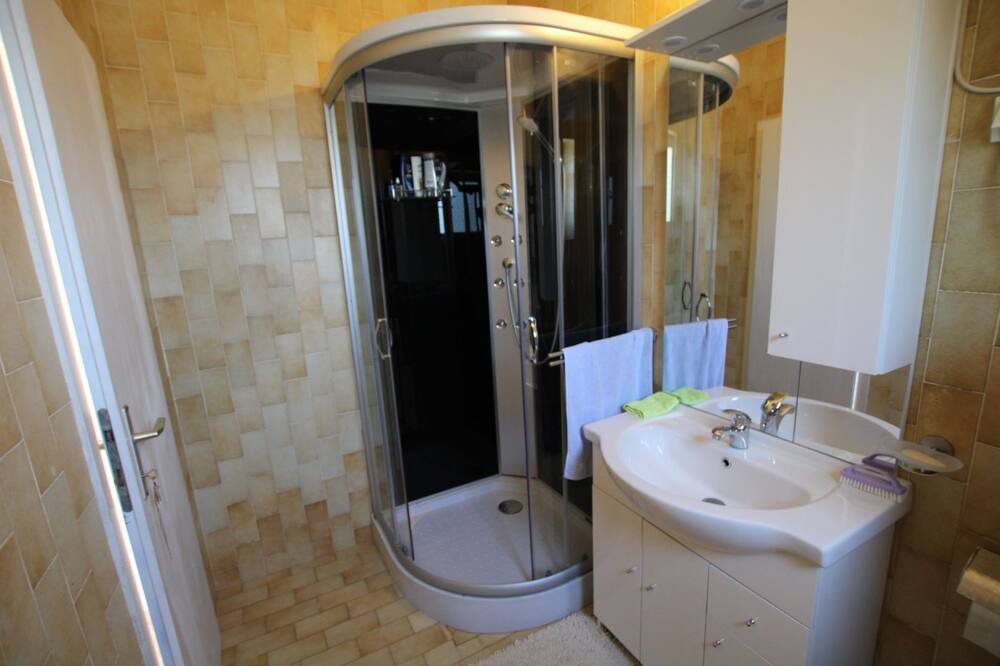Photo of Bathroom in Gulici