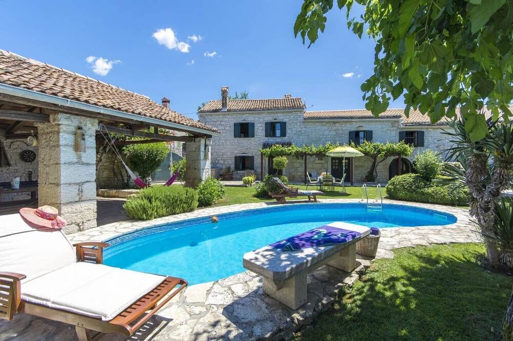 Photo of Outdoor in Mrgani