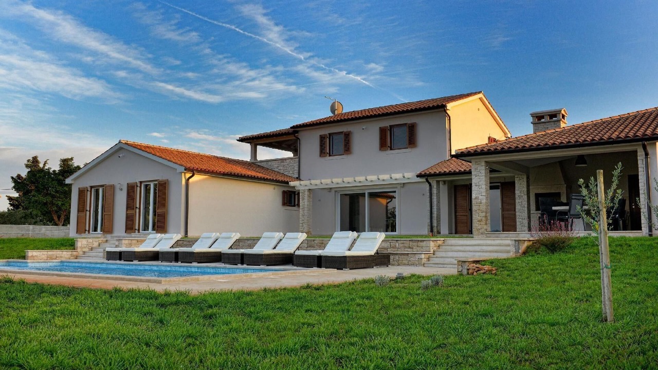 Photo of Outdoor in Kavran