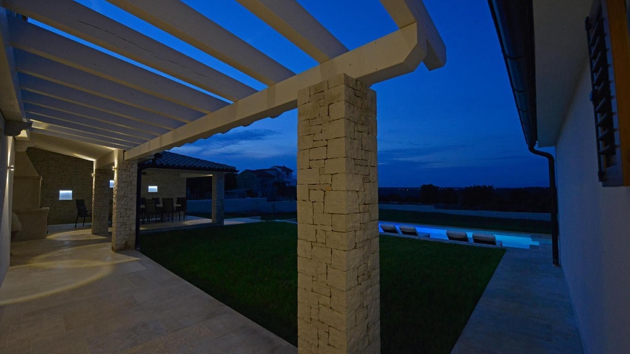 Photo of Outdoor in Kavran