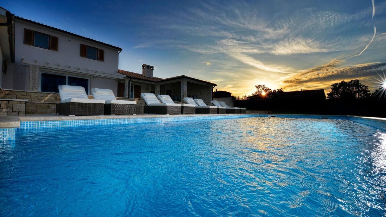 Photo of Outdoor in Kavran