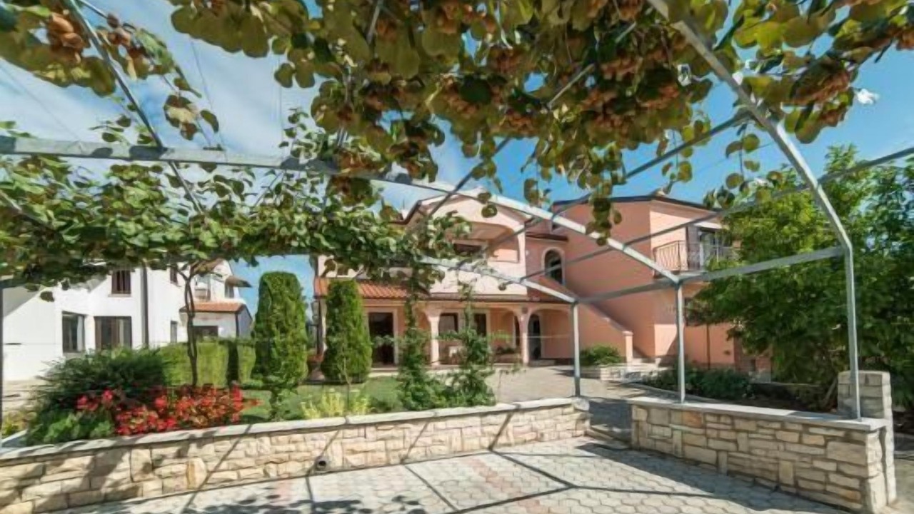 Photo of Patio Balcony in Borik