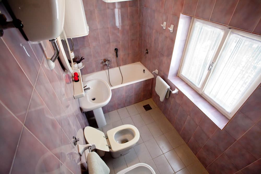 Photo of Bathroom in Sutivan