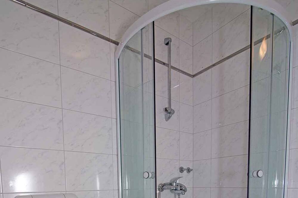 Photo of Bathroom in Cove Murtar