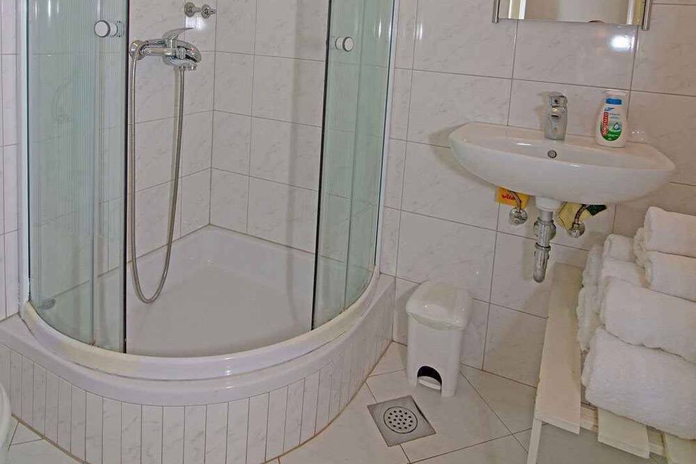 Photo of Bathroom in Cove Murtar