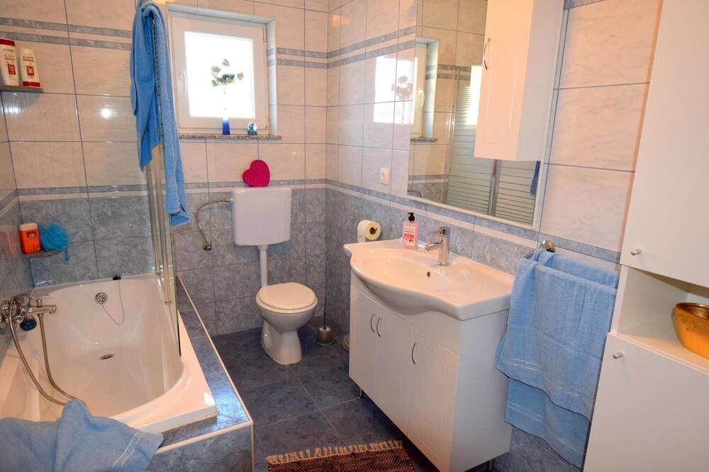 Photo of Bathroom in Porat