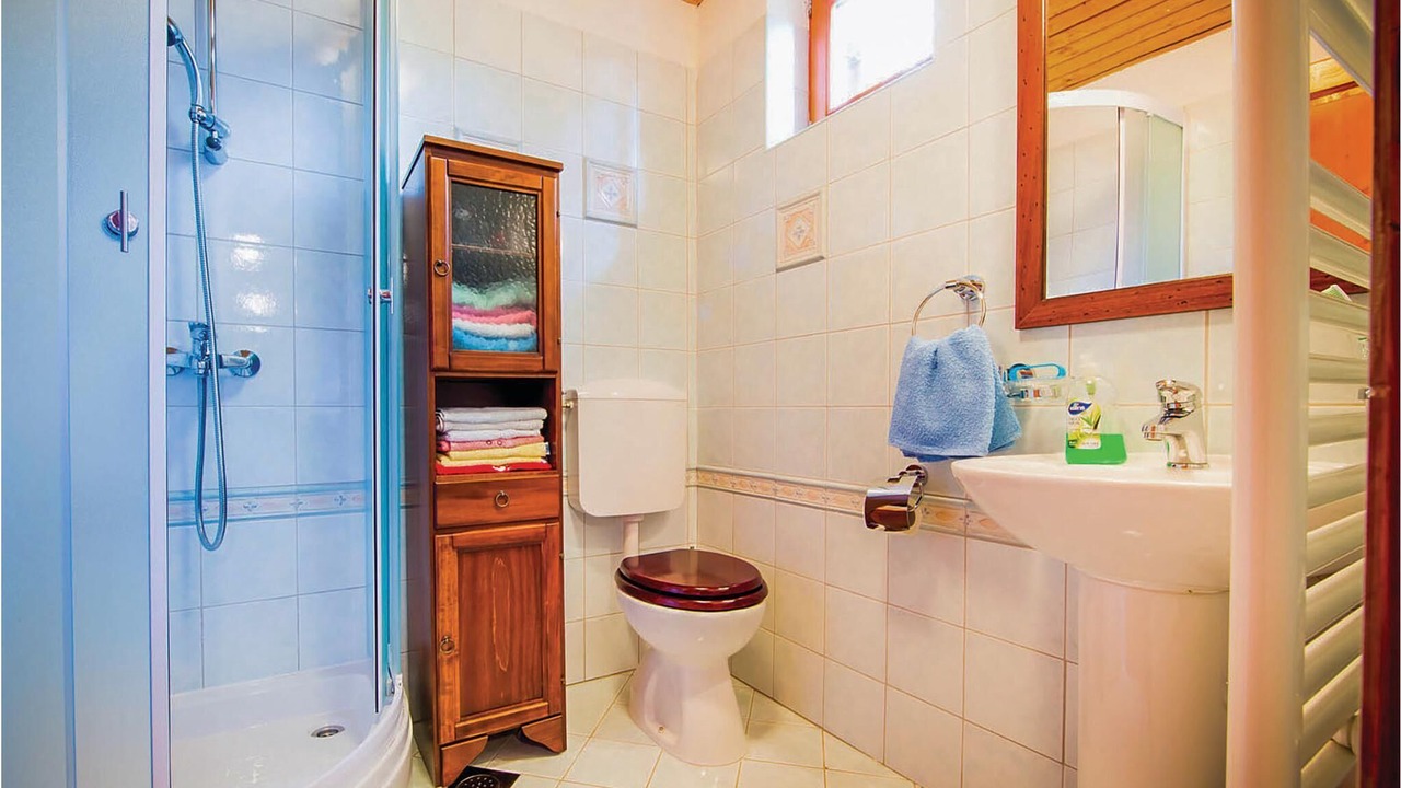 Photo of Bathroom in Platak