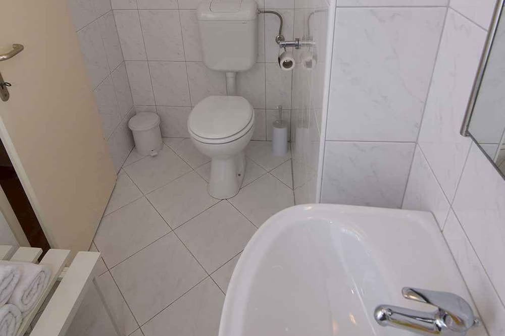 Photo of Bathroom in Cove Murtar
