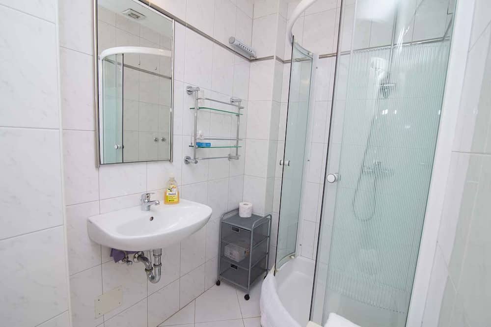 Photo of Bathroom in Cove Murtar