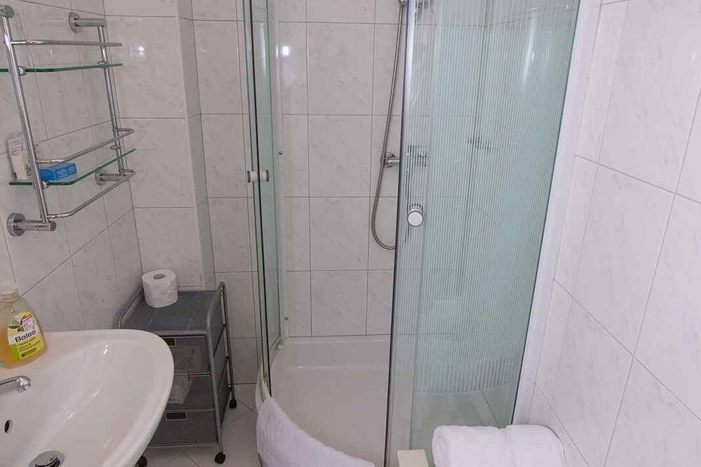 Photo of Bathroom in Cove Murtar