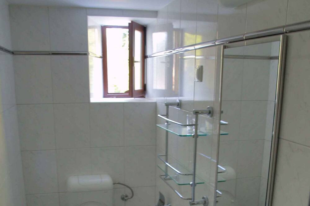 Photo of Bathroom in Cove Murtar