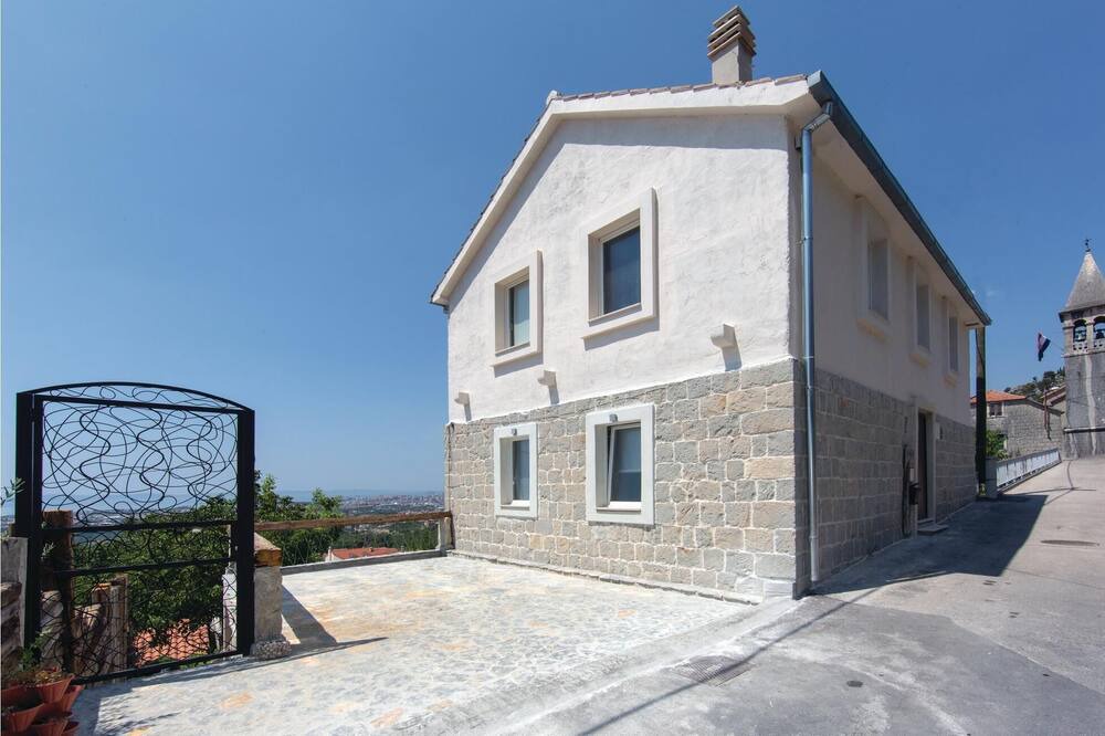 Photo of Outdoor in Mravince