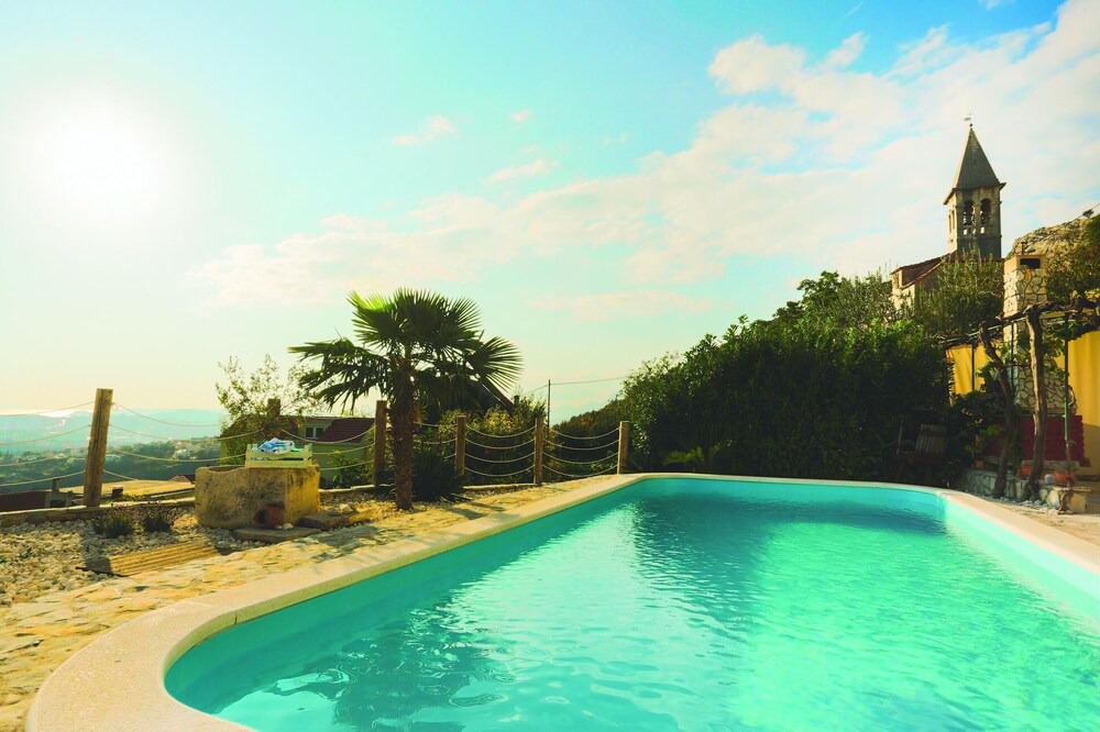 Photo of Outdoor in Mravince