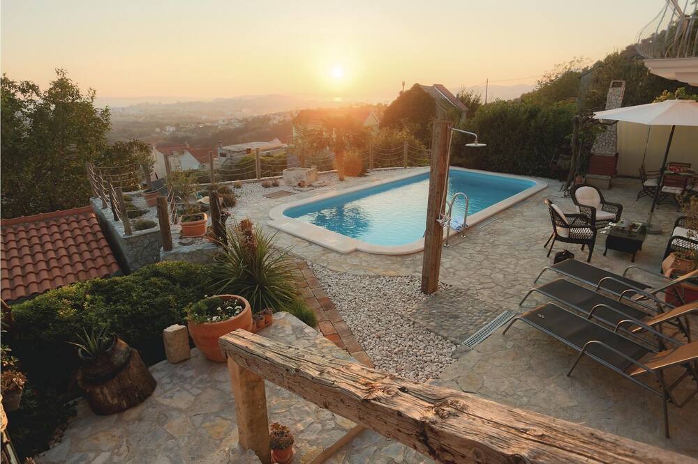 Photo of Outdoor in Mravince