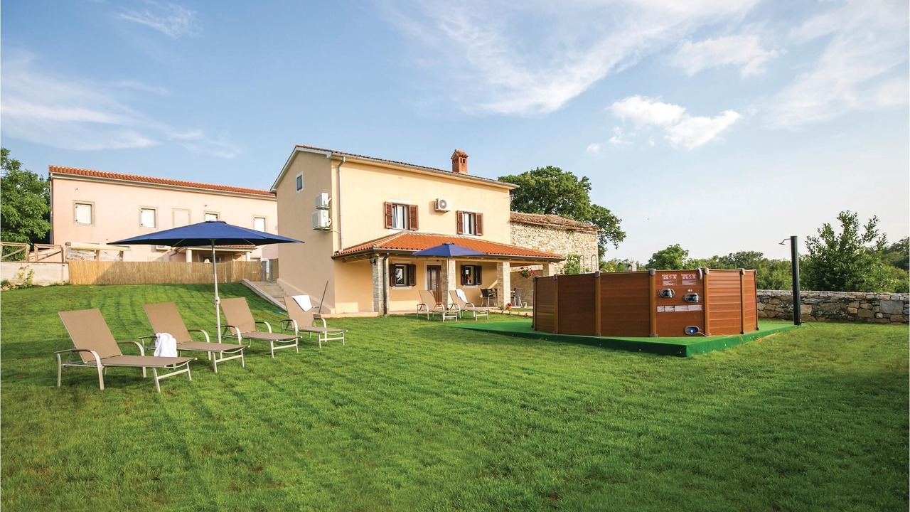 Photo of Outdoor in Rogocana
