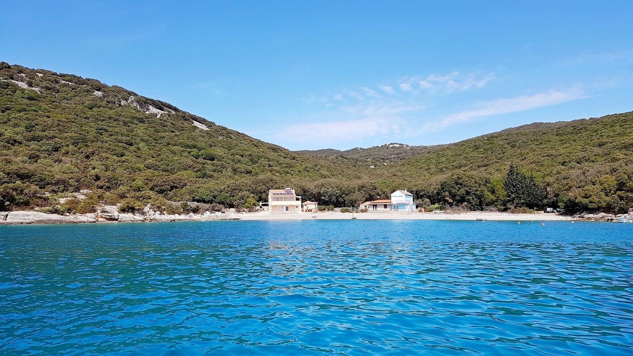 Photo of Others in Ustrine