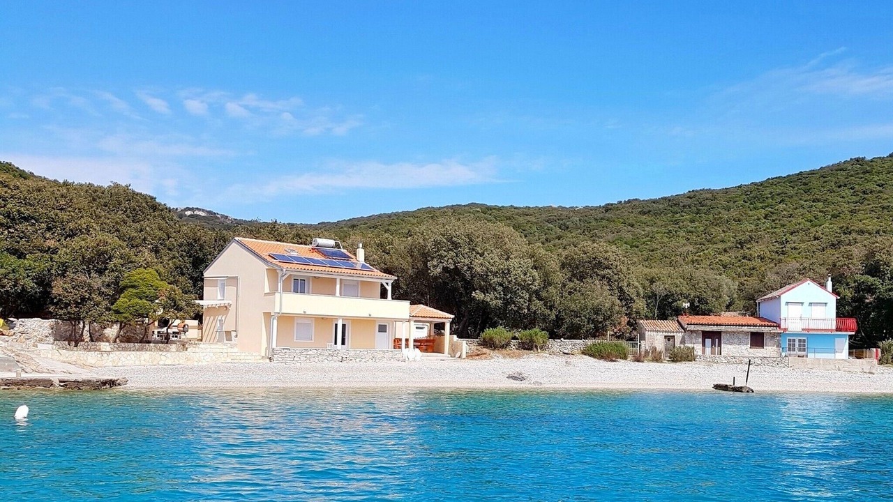 Photo of Outdoor in Ustrine