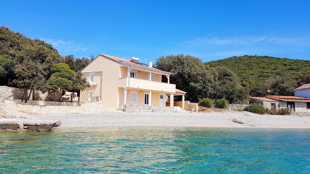 Photo of Outdoor in Ustrine