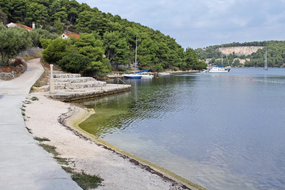 Photo of Others in Cove Makarac (Milna)