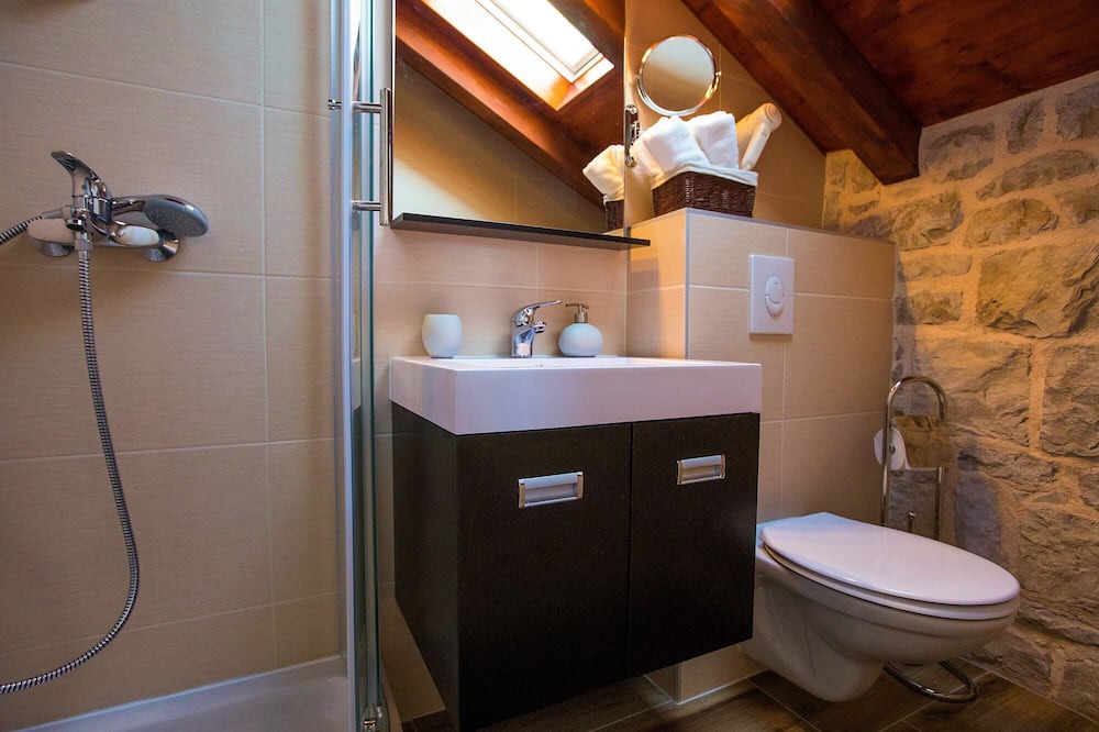 Photo of Bathroom in Komaji